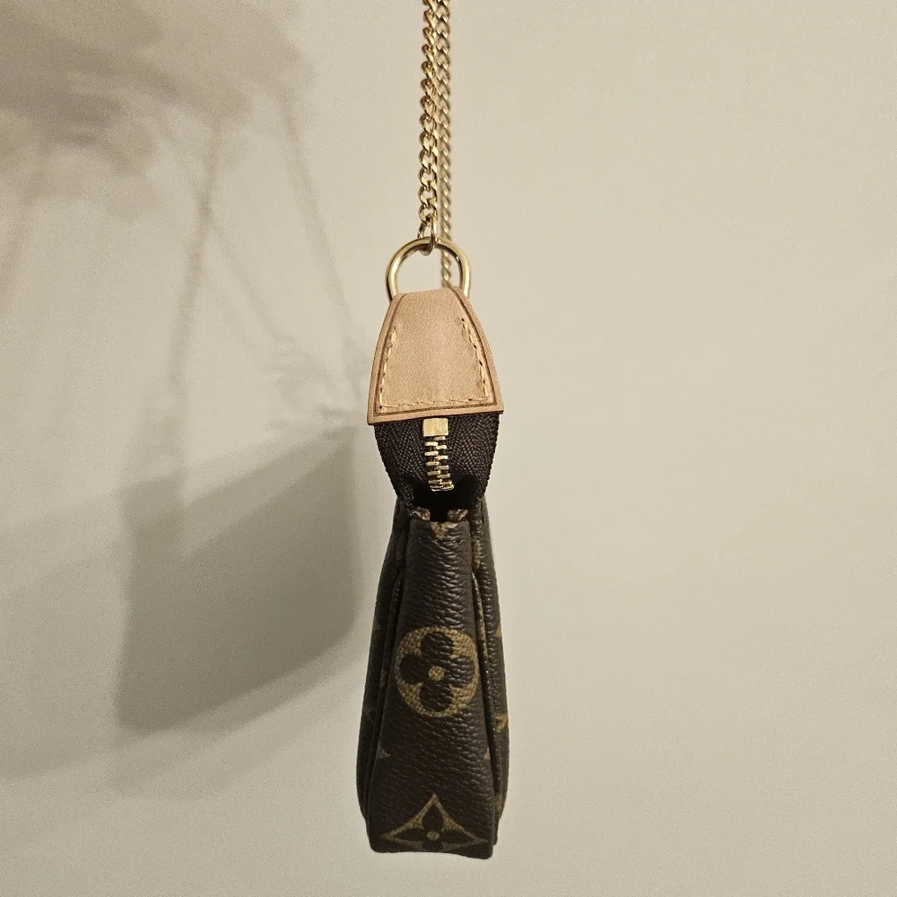 ⭐SOLD⭐   Louis Vuitton Mini Pochette Accessoires Monogram | Chain Strap | France - Picture 5 of 10